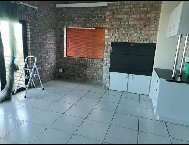 2 BEDROOM PROPERTY TO RENT IN OUTENIQUA STRAND